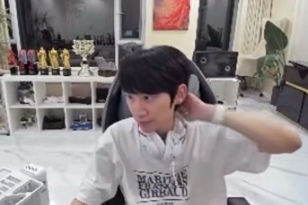 Doinb：我在dota2五排吃脏分，lol那边有一个战队问我有没有兴趣打职业，