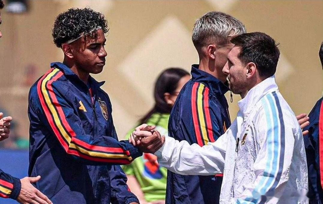 亚马尔的仰望！拿到梅西一半的成绩，我就心满意足巴萨天才小将拉明·亚马尔，曾说出一