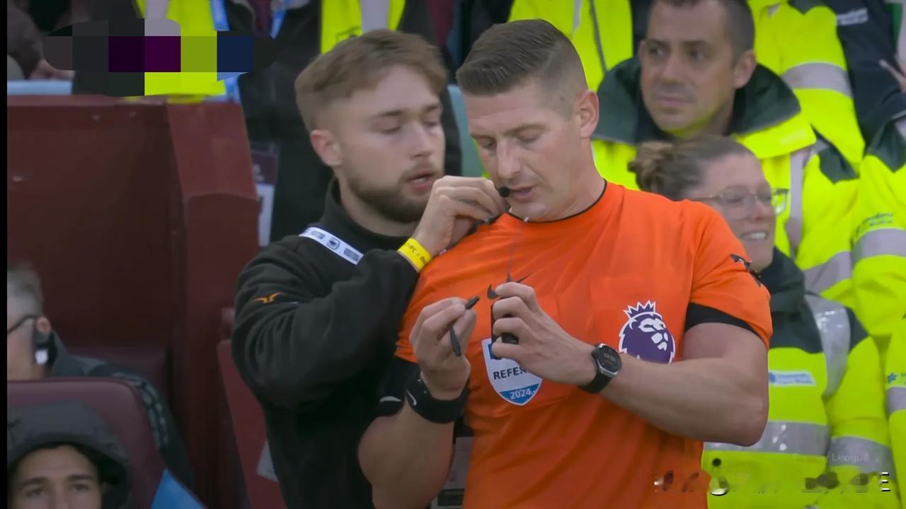 长见识了，英超简直不要太专业，细致。今天看英超阿斯顿维拉主场对阵曼联队的比赛，比