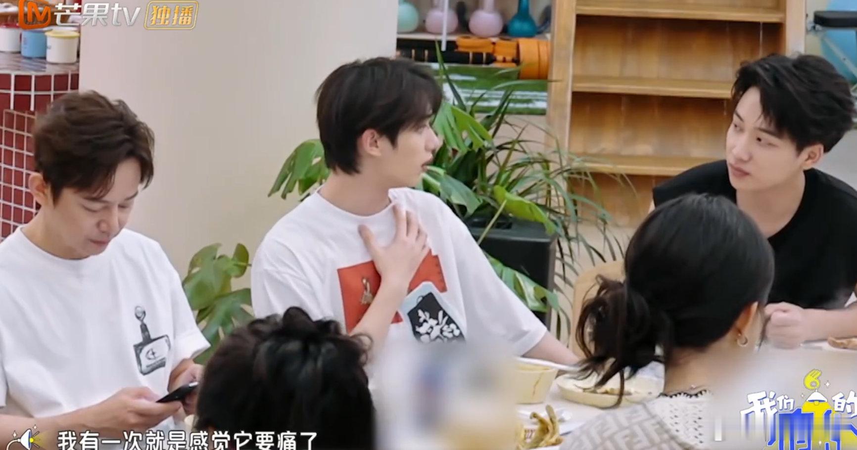 丁程鑫要让身体知道谁是主人丁程鑫宿舍分享扁桃体发炎经历，猛喝水让它更痛，“谁是主