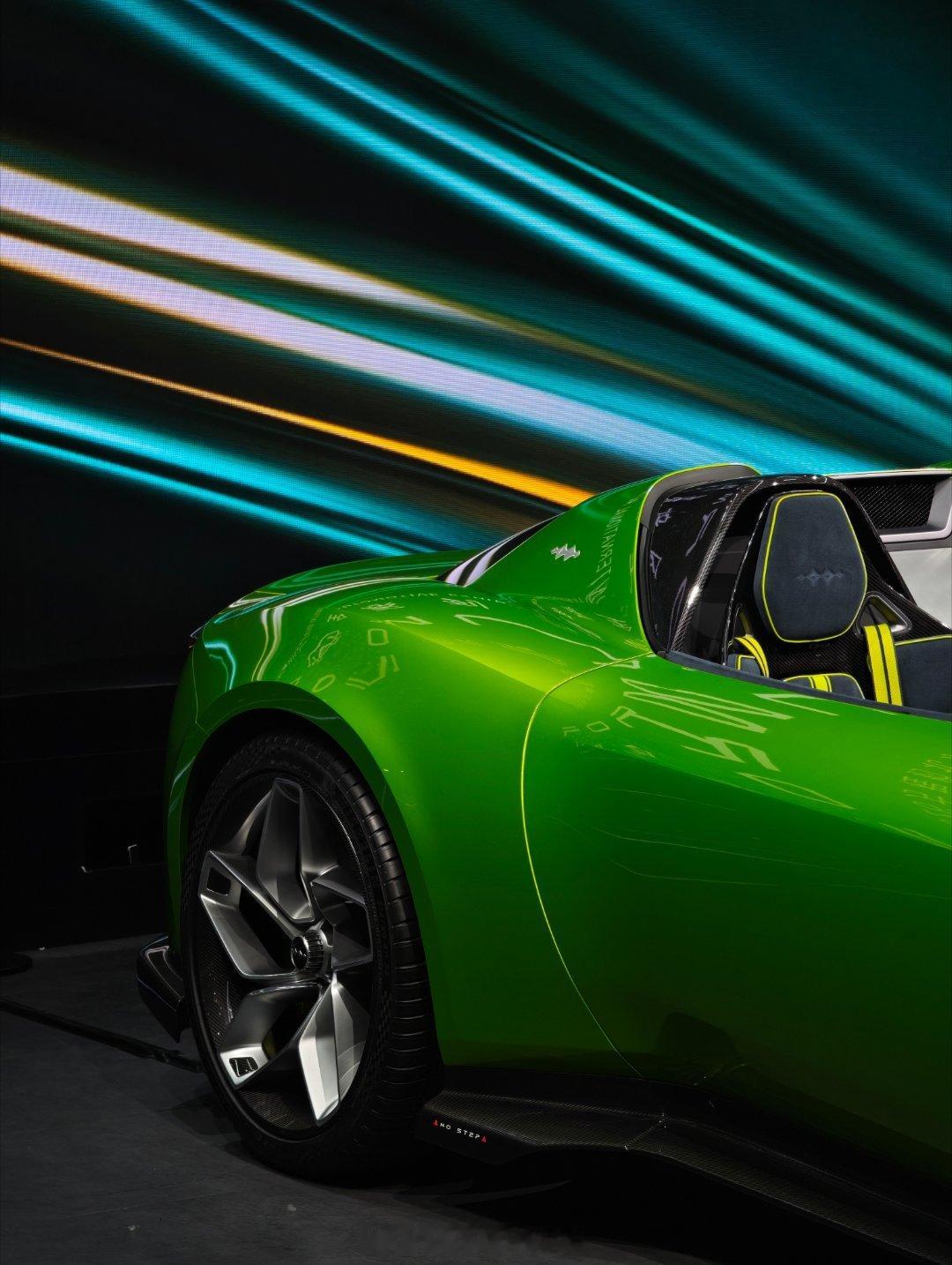 方程豹的概念敞篷拉风跑车首次亮相北京车展，同时也发布他们“方程”系列～轿车车型名