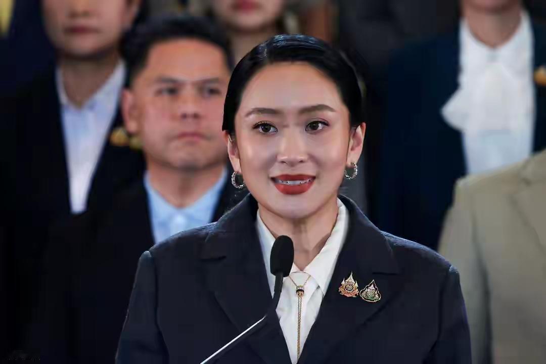 佩通坦已退位，洪森还不收手，要把他信家族一锅端