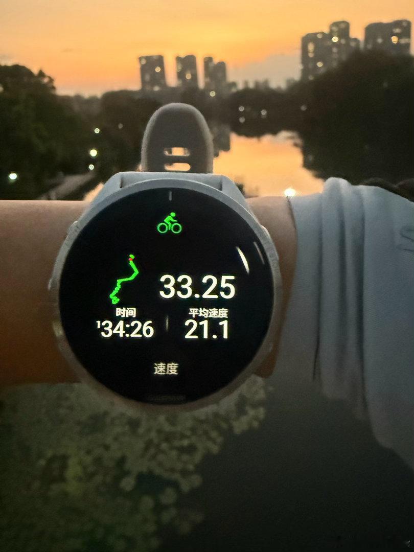 忙完一天，傍晚出门骑一圈，放松一下。33.25km吹吹风，均速21.1，心率平均