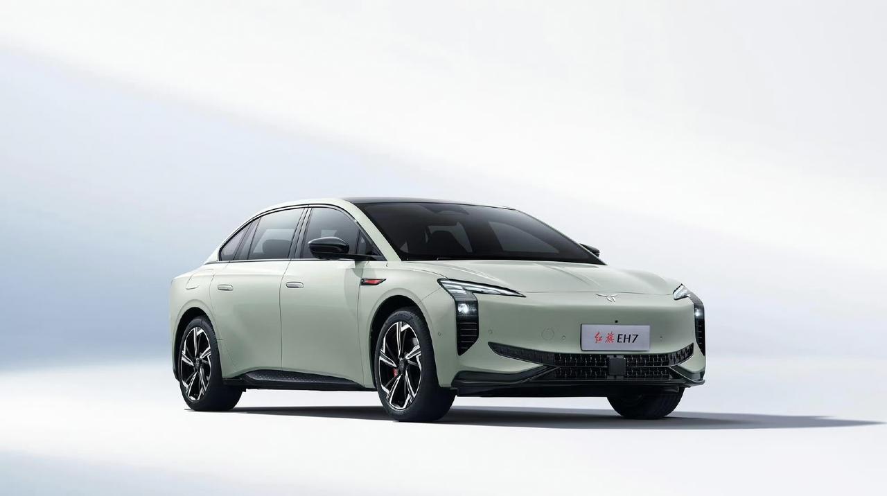 从未如此年轻动感，红旗EH7正式上市。
这台车颠覆此前的“官车”风格，它基于全新