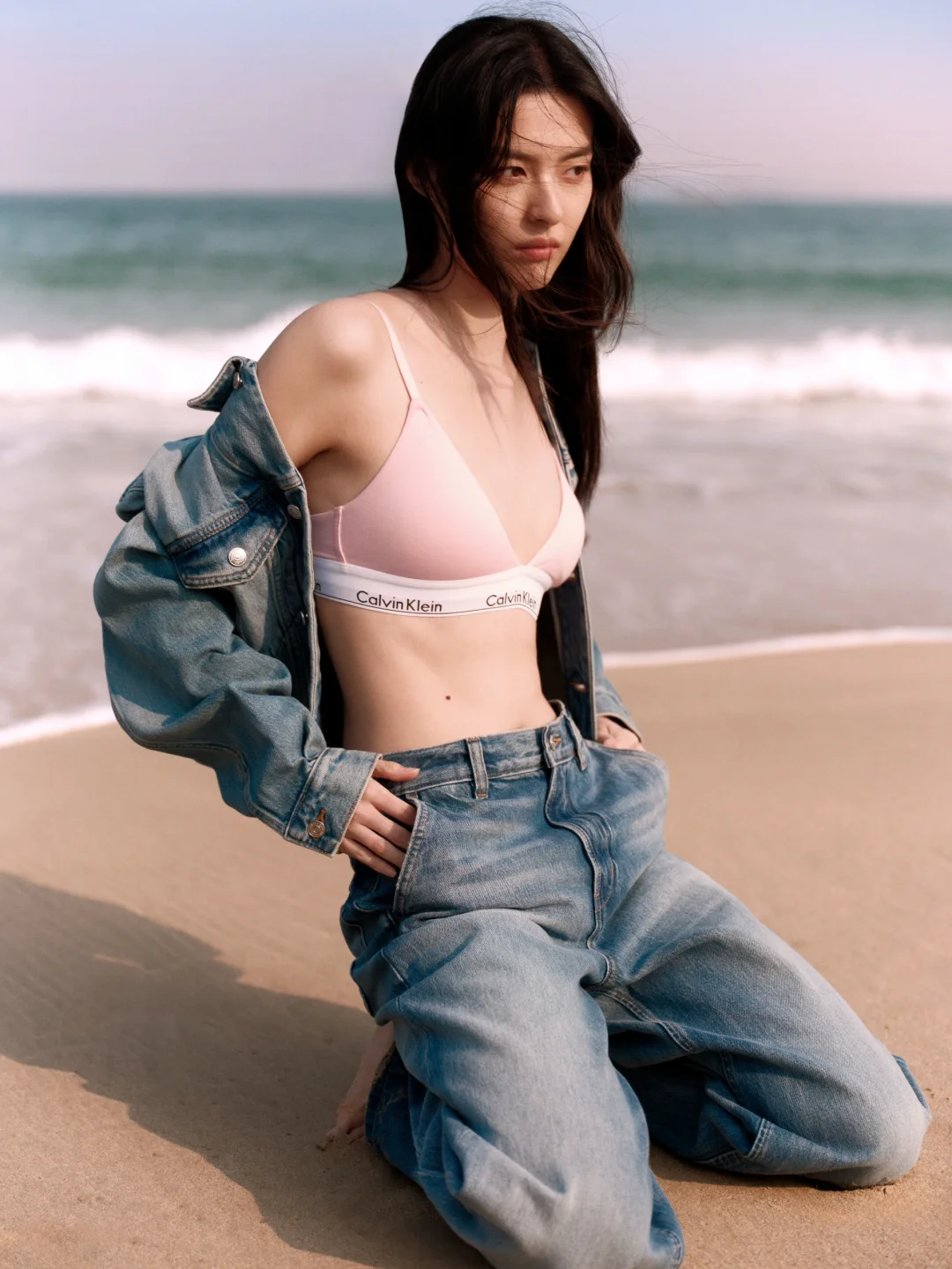在海边拍了拍Calvin klein