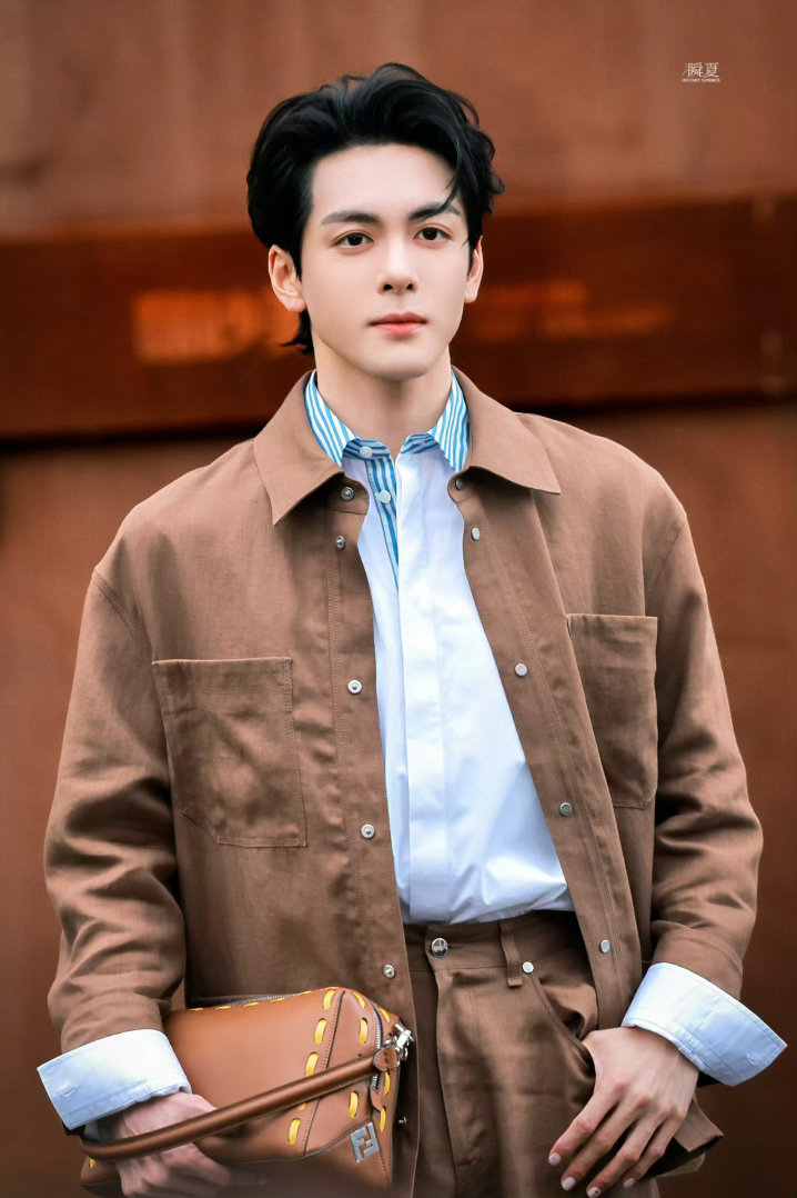 谁线下见曾舜晞这张脸能不夸曾舜晞这状态真的好好近距离看过才知道什么叫颜值天花板！