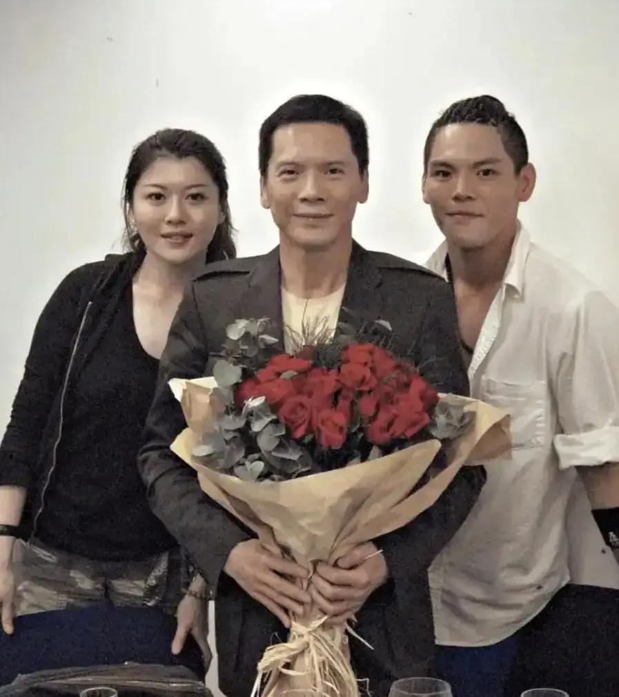 向华强突然在节目里说自己羡慕郭碧婷她爸有闺女，还补刀女儿比儿子贴心。
我听完愣了