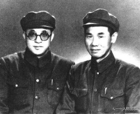 1949陈再道与王建安摄于第一届全国政协会议期间。