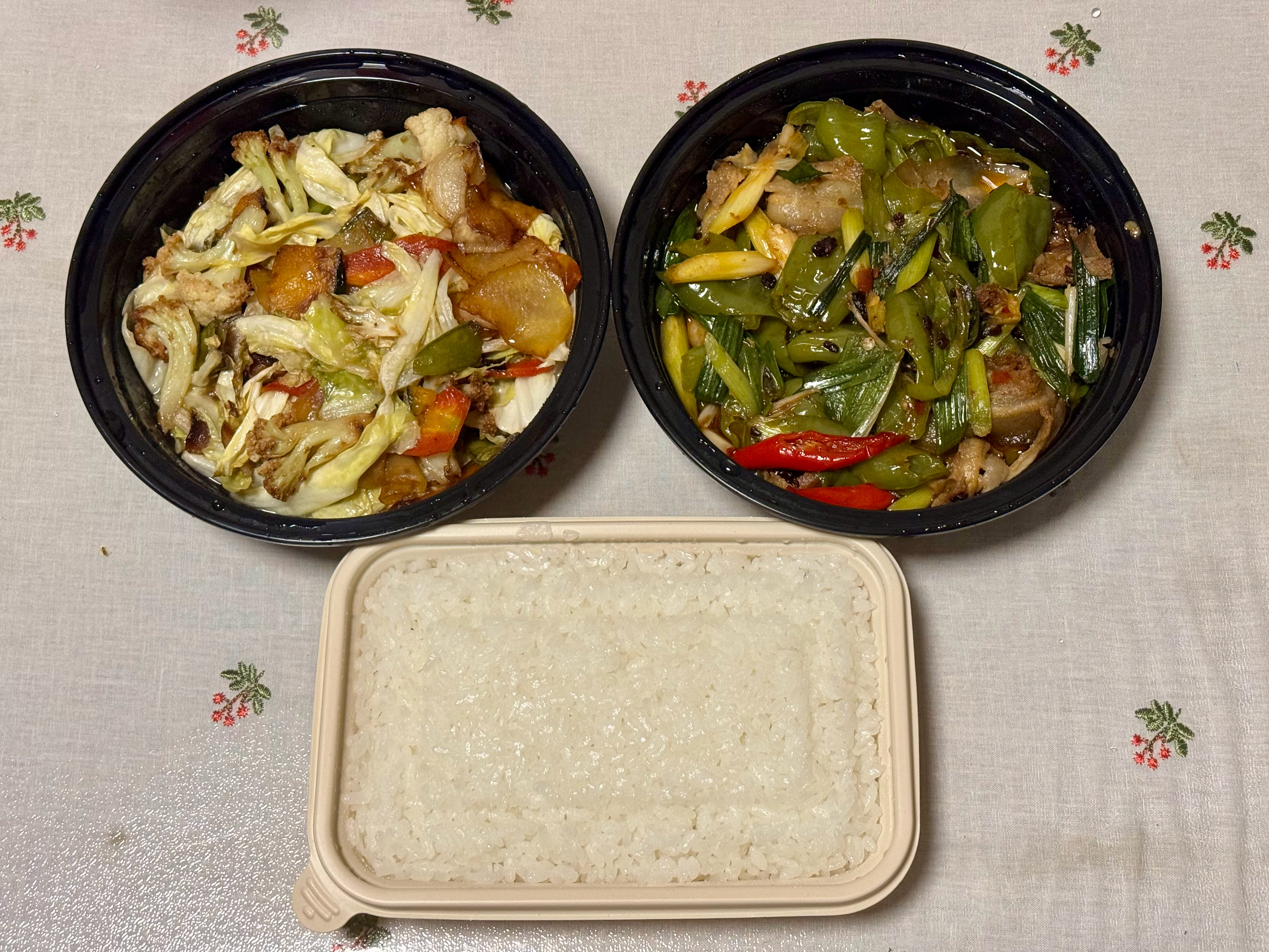 一荤一素一米饭，外卖 59 元，口碑很好的正规餐馆，成都物价。 