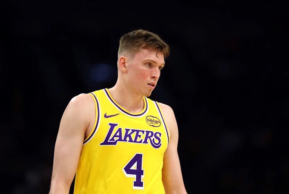 NBA回应湖人正式裁掉克内克特有湖人媒体点评本次克内克特被裁一事说：在那笔涉及马