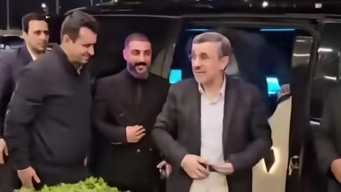 前一段消失的前总统内贾德，现在突然又亮相了。

内贾德一露面，伊朗局势明显要变天