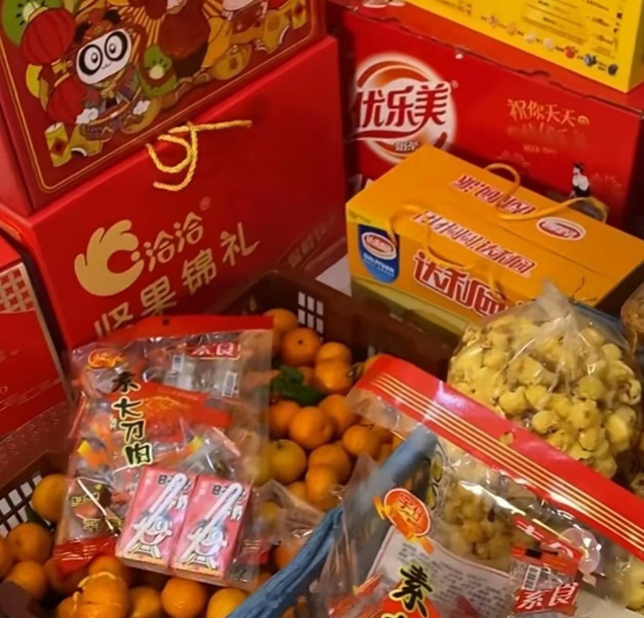 年轻人把整顿文化玩到了过年 过年收年货，感觉今年有点不一样了。以前亲戚朋友都会送