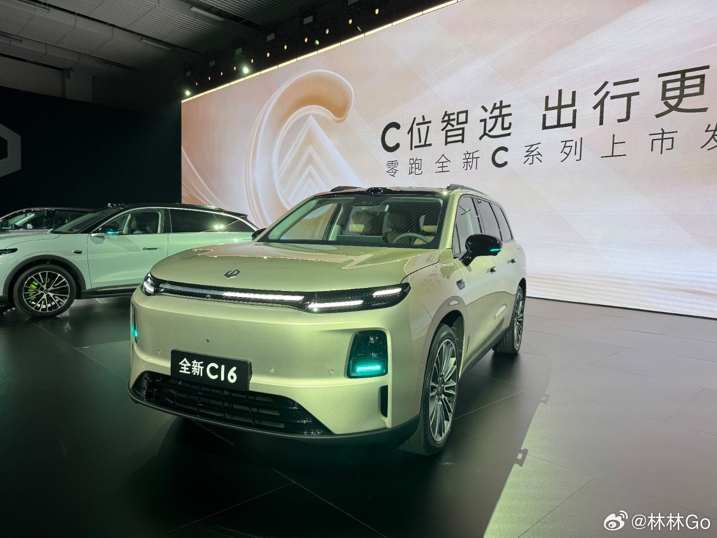 零跑C系列，一次上三款新车。其中全新C10售价12.58-14.28万元，全新C