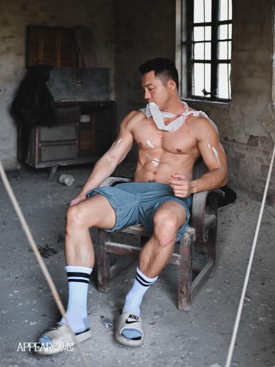 健身主播一哥戰損版寫真拍攝花絮！