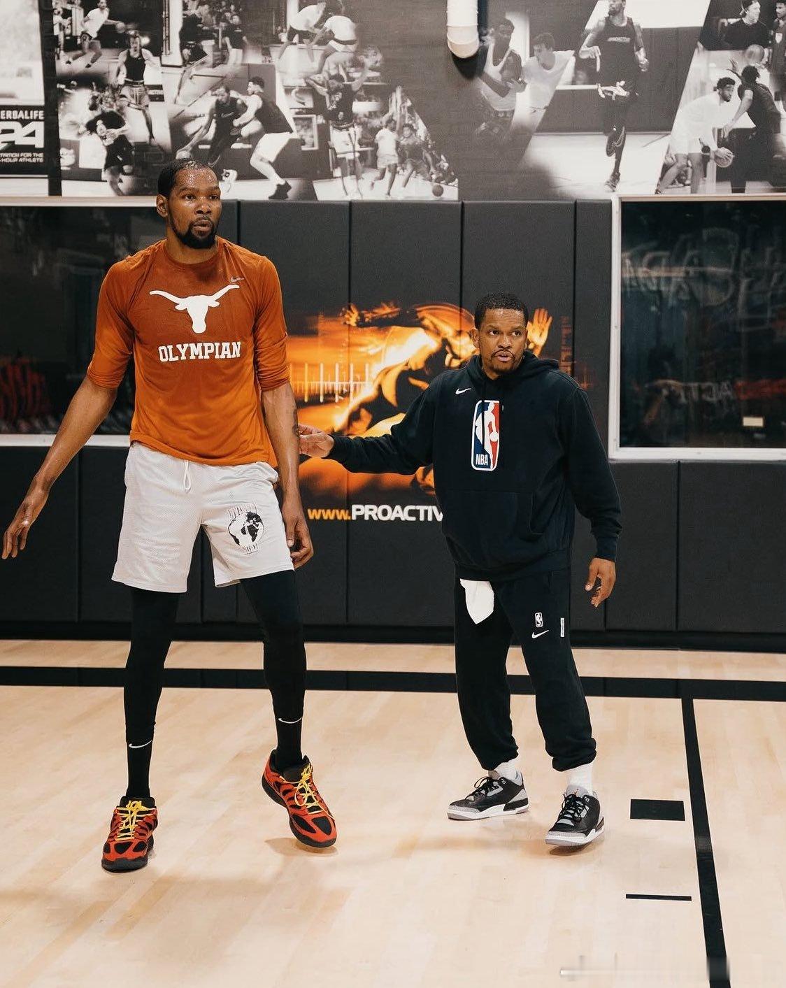 NBA[超话]  得克萨斯版本的KD🔥 ​​​