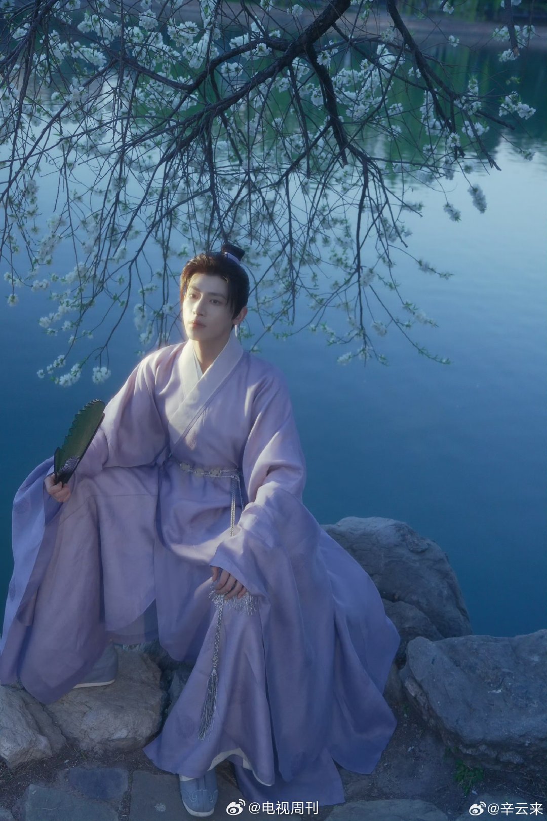 辛云来说紫衣小哥明天下江南辛云来紫衣书生气 我直接被辛云来的古装书生造型美到晕厥
