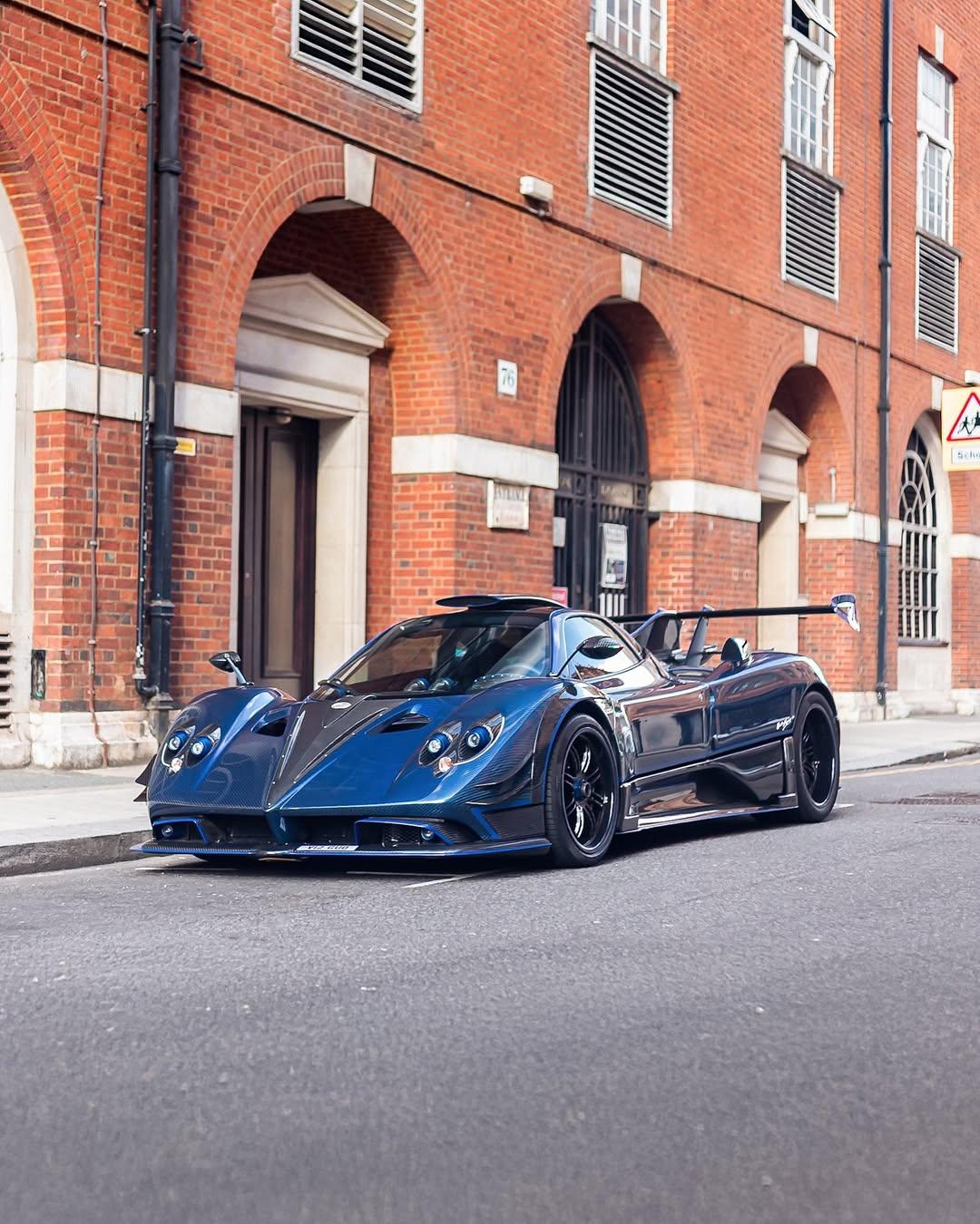 2019年英国🇬🇧街头最好看蓝碳Pagani Zonda By M...