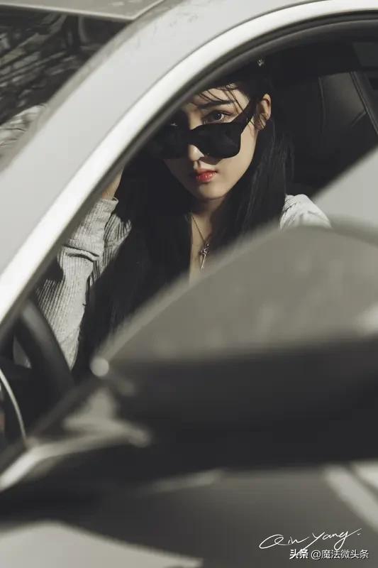 抢劫二人组专盯豪车女司机，定位跟踪后伪装成代驾伺机“狩猎”这两名劫匪心思缜密，他