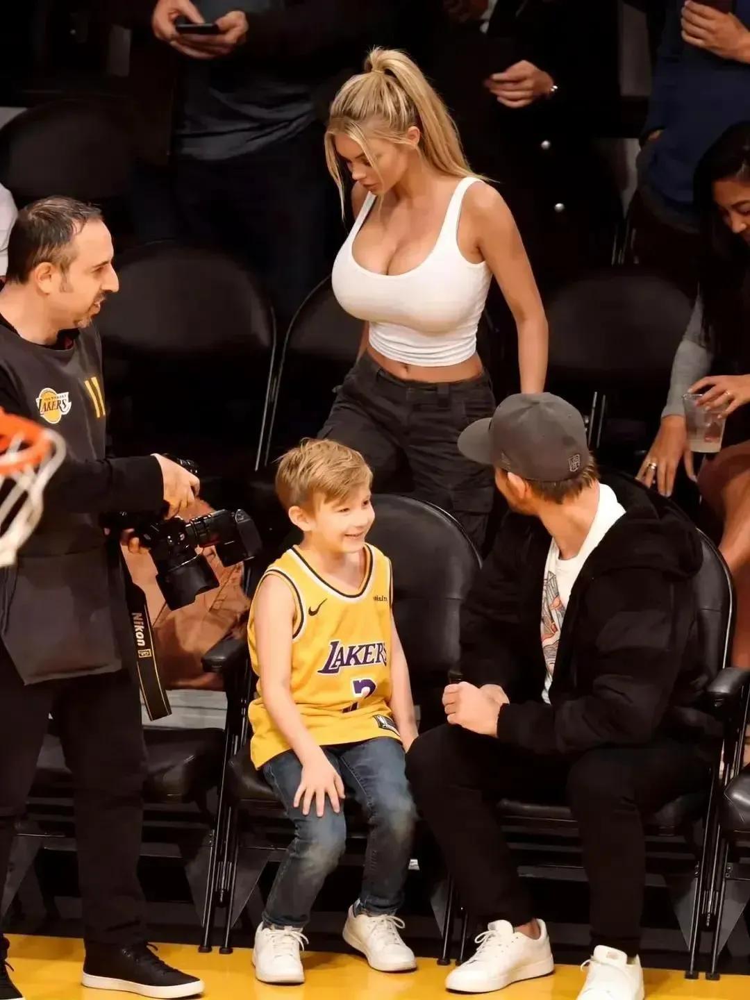 请问摄影师你到底在拍啥呢～