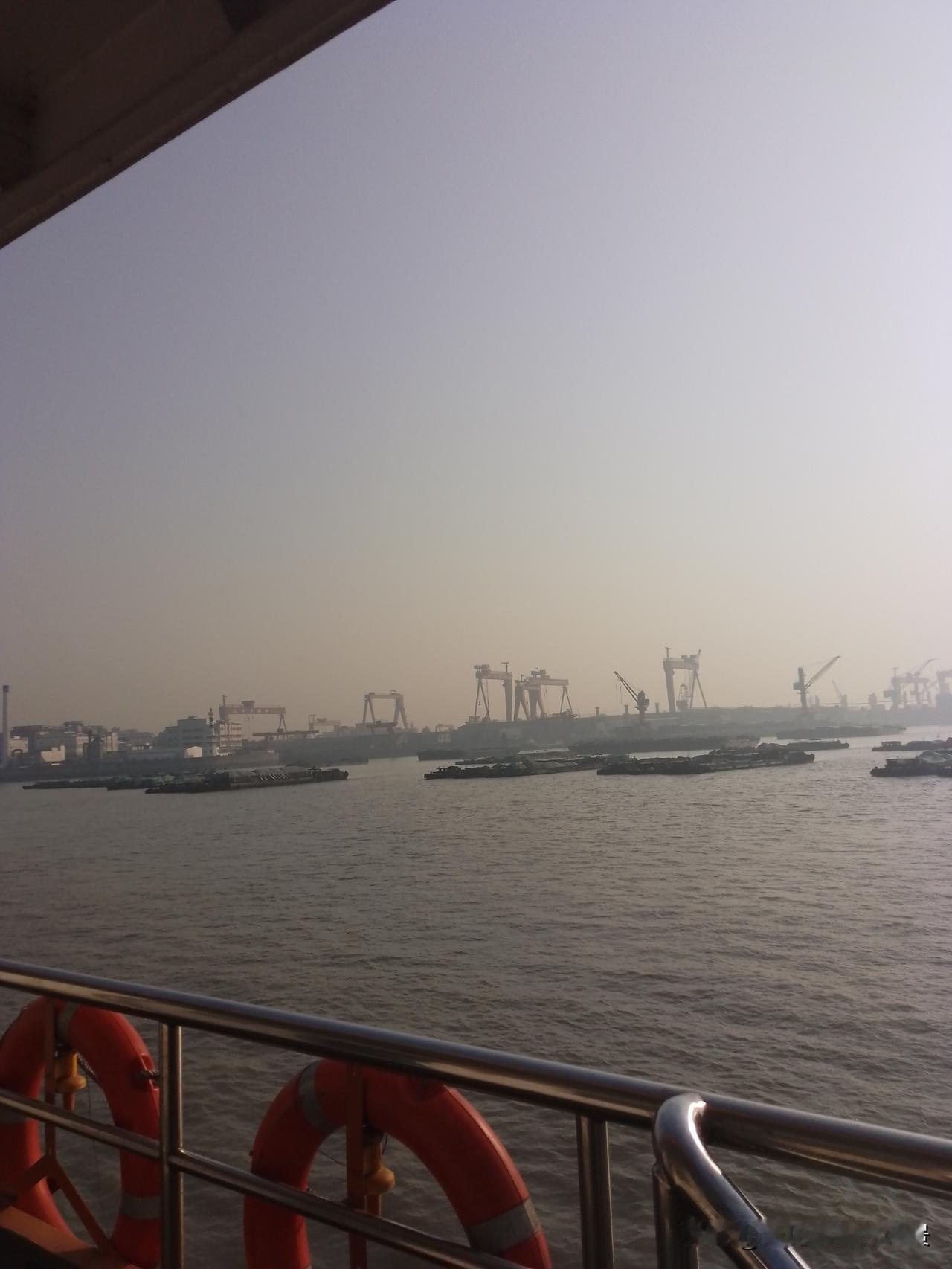 说实话高港汽渡真的没法和大港汽渡相比，虽然价格都是一样的，但通行效率大不通，大港