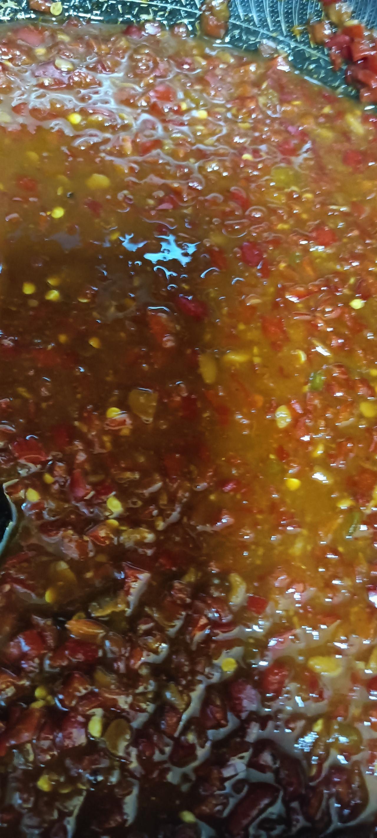 简单的早餐做好了，每一餐，我都很认真。
今早的主食是地瓜，干面干面的，两块钱一斤