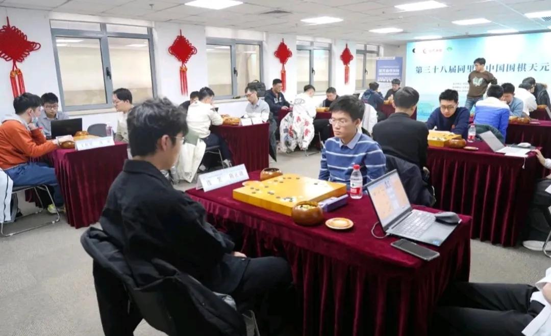大戏天元~演绎精彩

关键词：打勺送礼/强势屠龙/
劫争制胜/巧妙治孤/半目险胜