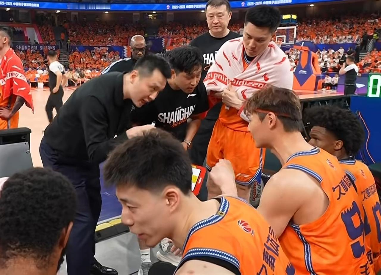 为什么说上海队下赛季卫冕难于上青天？主要有4点原因：
（1）下赛季外援四节六人次