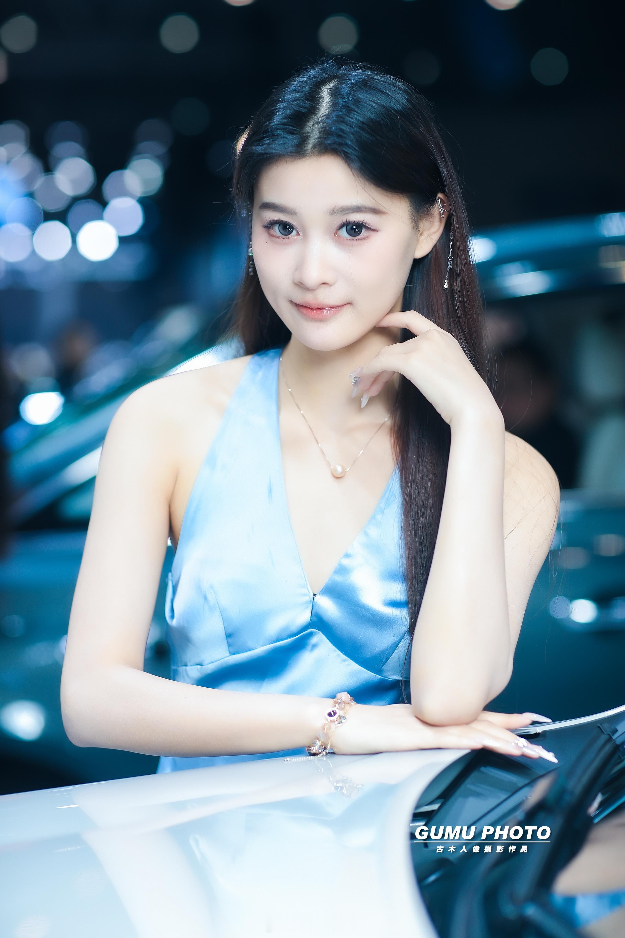 2025重庆汽车消费节长城汽车展台模特小姐姐。2025重庆汽车消费节      