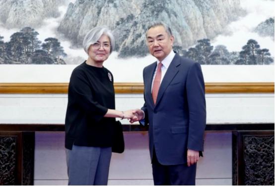 当着美国代表的面，王毅外长不留情面撂重话，坚决反对单边霸凌！
5月20日王毅外长