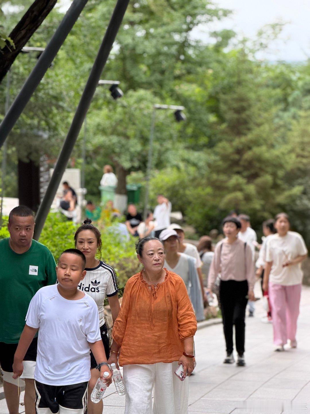 大暑来大孤山， 最喜欢那种清而不寡、静而不冷的气质。天后宫有祥和，砖 雕五福有寓