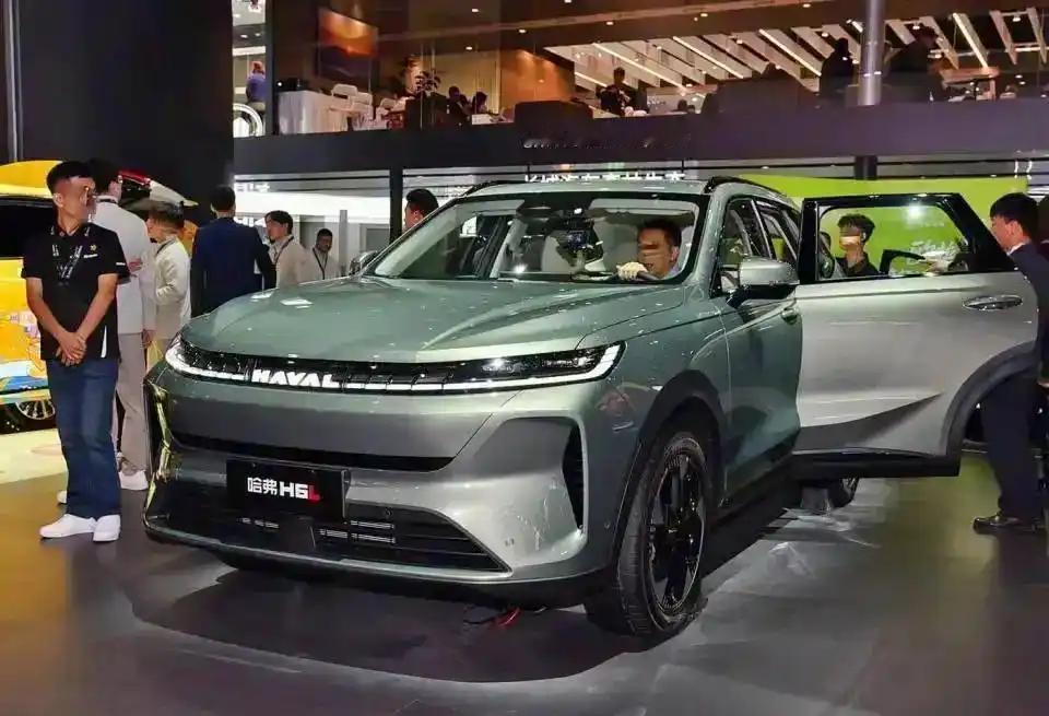 前两年大家普遍认为，燃油车的日子不好过。电动车来势汹汹，智能化、科技感，一个个噱