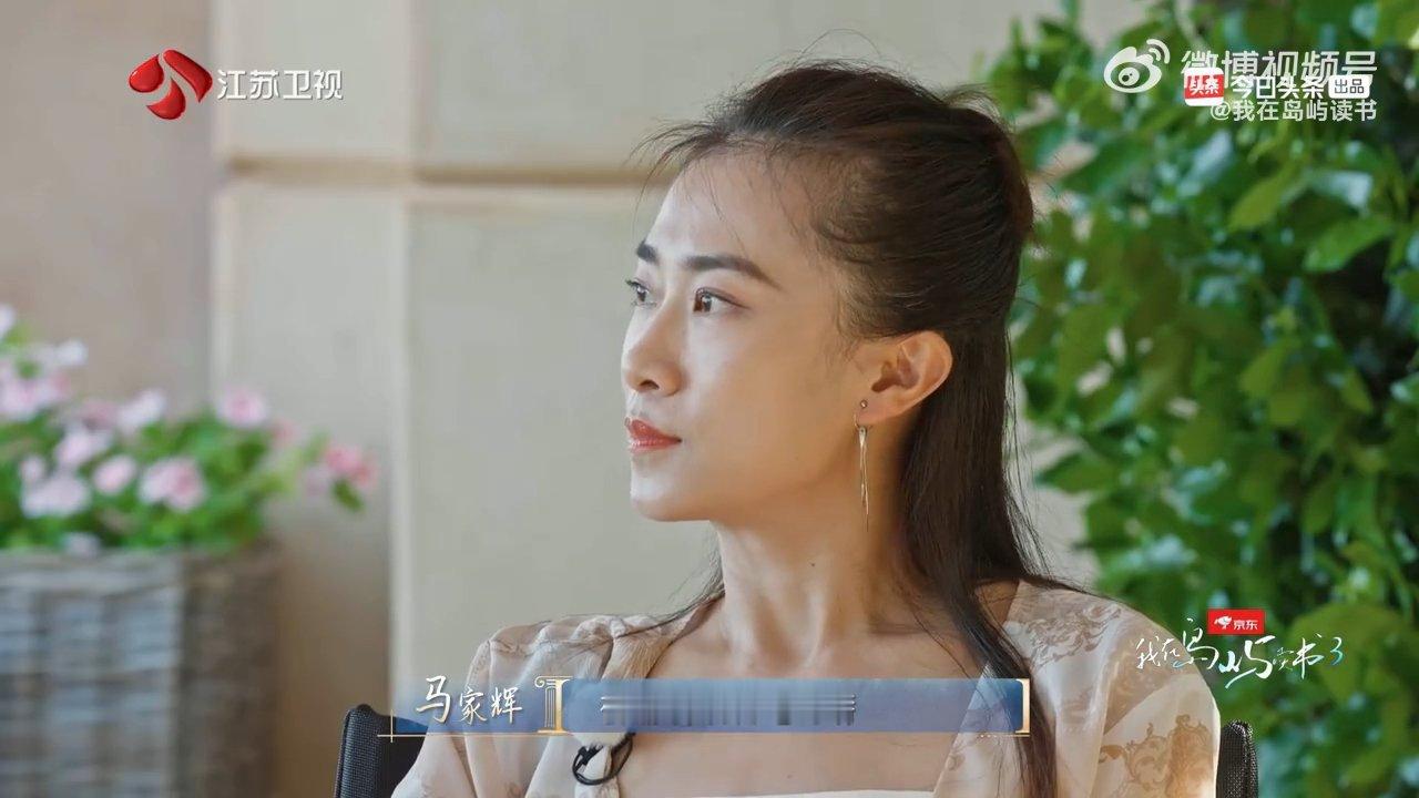 #余华说自己的伯乐有一长排# 余华说自己的伯乐是一长排，80年代时期，他的作品从