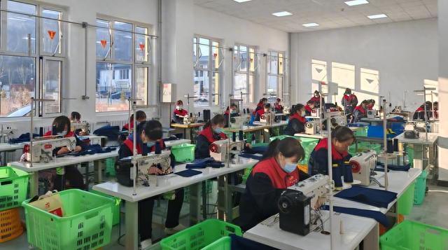 中塔永久友好：
2.3万塔国农户增收1200美元，普通人赚翻了
中塔签署永久睦邻