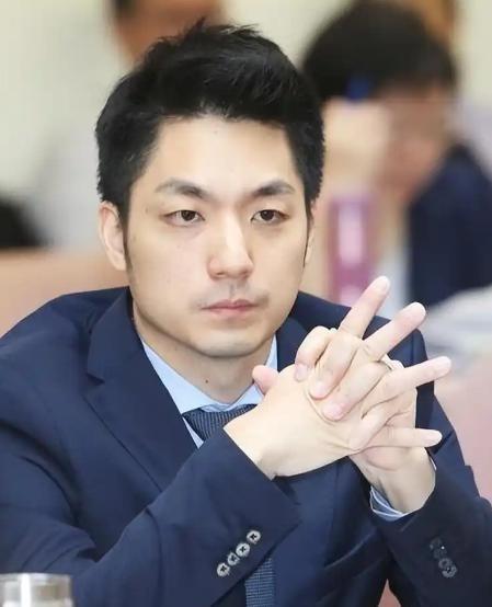 [兔子]台北市长蒋万安撂了句狠话！他表示，如果大陆军机继续在台海绕飞演习，他就要