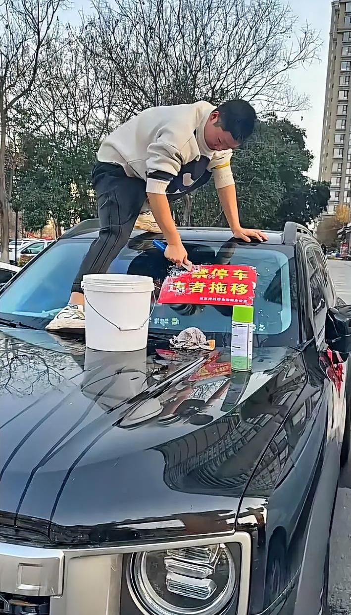 停车不好好停，这次长记性了吧？这一张贴纸绝对比扣分罚款更有作用，会成为司机的噩梦