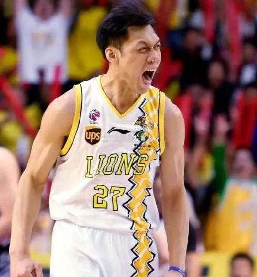 43岁的林志杰退役，不打篮球了再有俩月就44岁了。好像他在大陆的CBA联赛里，打