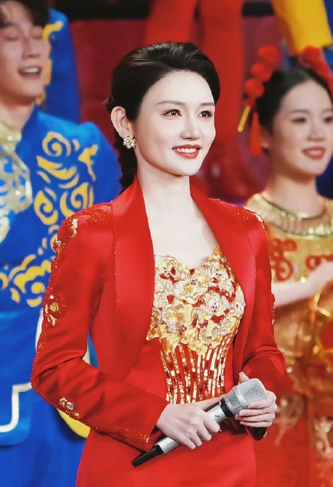 龙洋好稳马年春晚龙洋依旧在线，五度登台，稳字当头，尽显大国风范。 