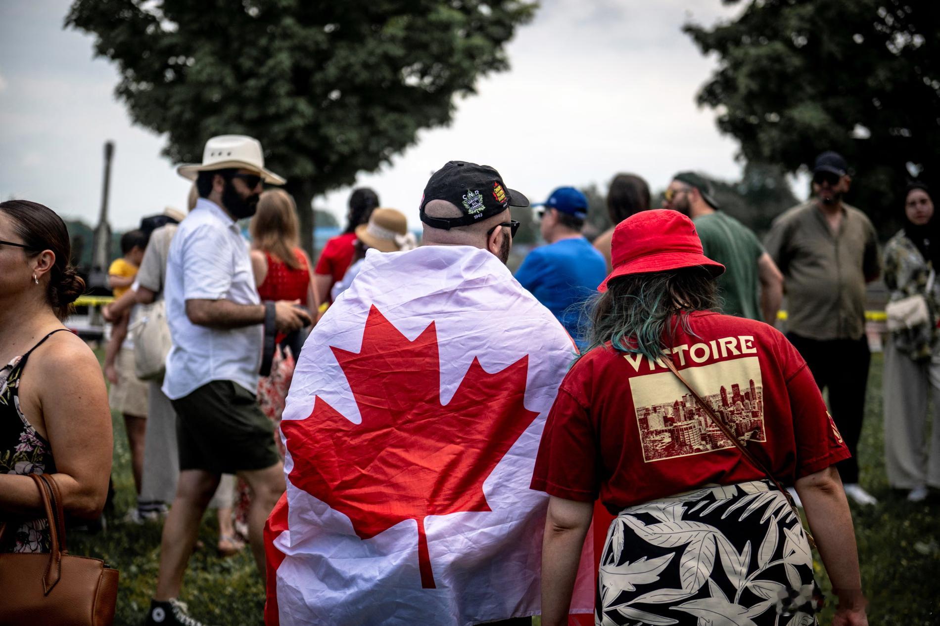 【加拿大打击留学生政策，导致人口大幅下降】（卫报）加拿大最近一个季度人口降幅创历