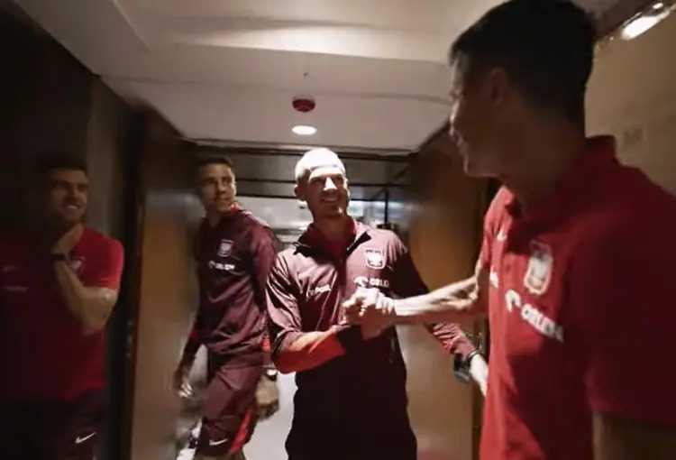 在波兰国家队备战时，卡明斯基与莱万多夫斯基开起了玩笑。沃尔夫斯堡前锋卡明斯基换了