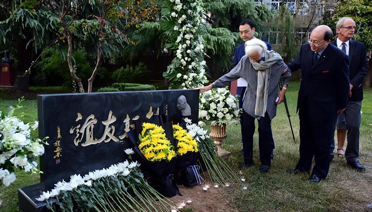 法国空军司令的儿子米里拜尔，从1976年开始无偿资助中国学生留学，只有一个要求，