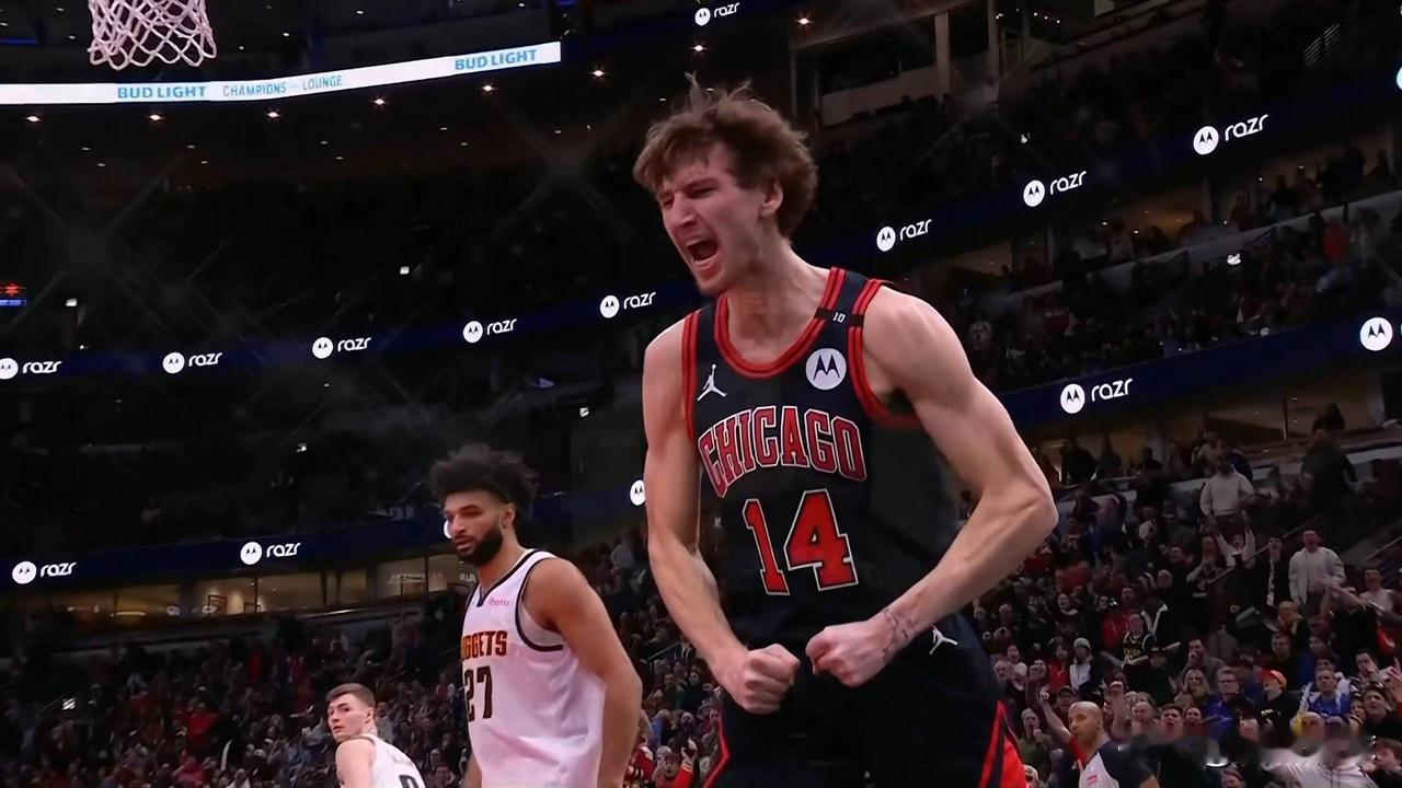 布滋里斯已站稳公牛一个首发位置[比心]