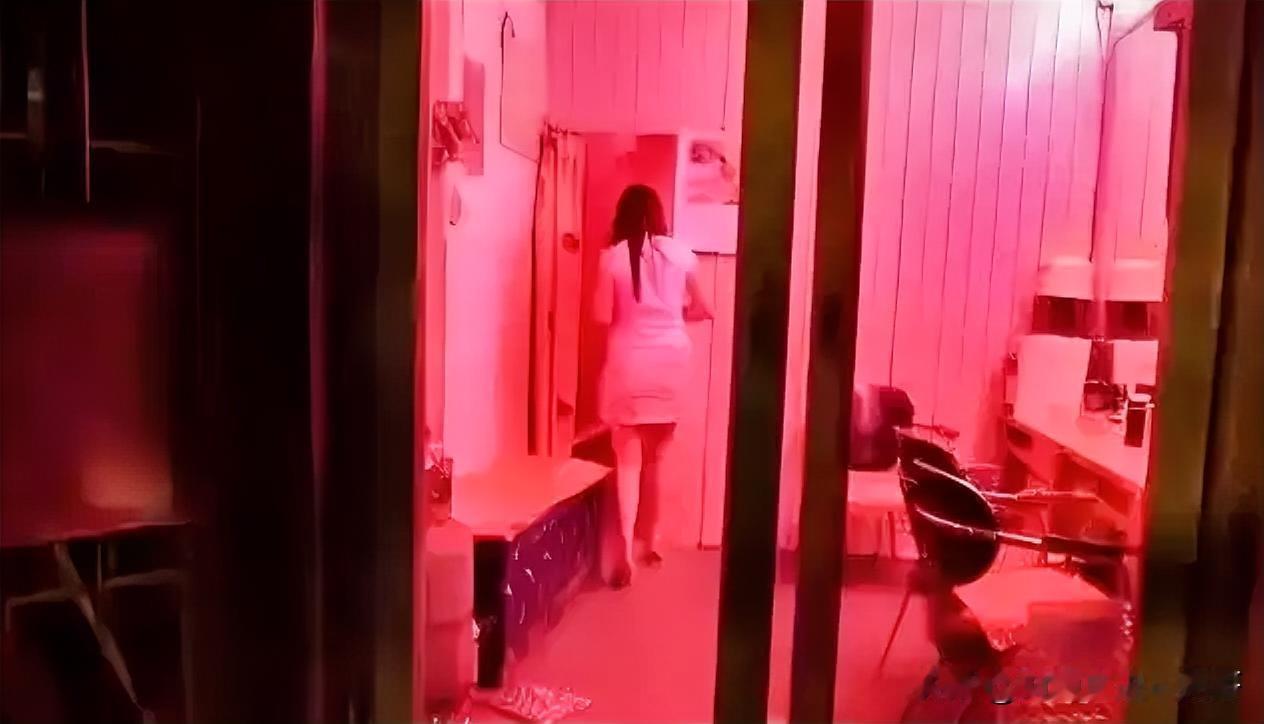 进店仅十分钟就被查获！侥幸心理千万别再有！
​深夜养生馆交易被抓，别以为时间短就