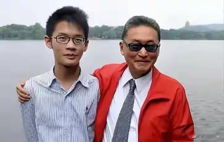 虎父竟生犬子！李敖风骨盖世，其子李戡彻底走偏，言论荒唐令人唏嘘
 
世人常说：虎