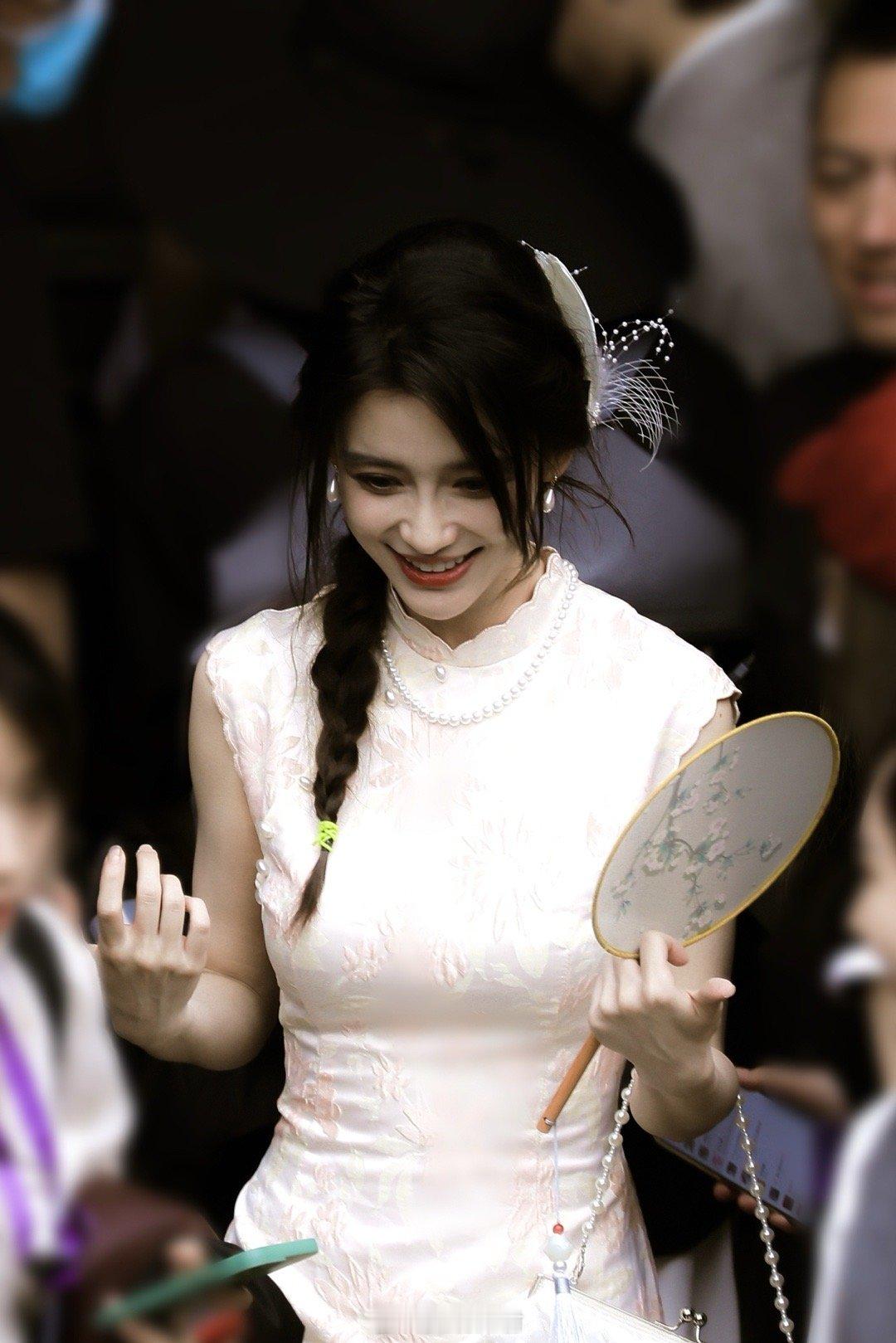 Angelababy[舔屏][爱你][爱你][爱你][色][抱一抱][色][色]