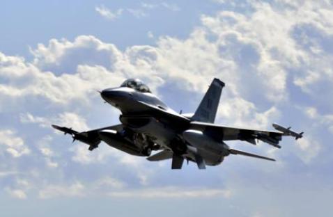 美国国会批准与土耳其达成F-16战机协议


安卡拉将采购40架新飞机和79架现