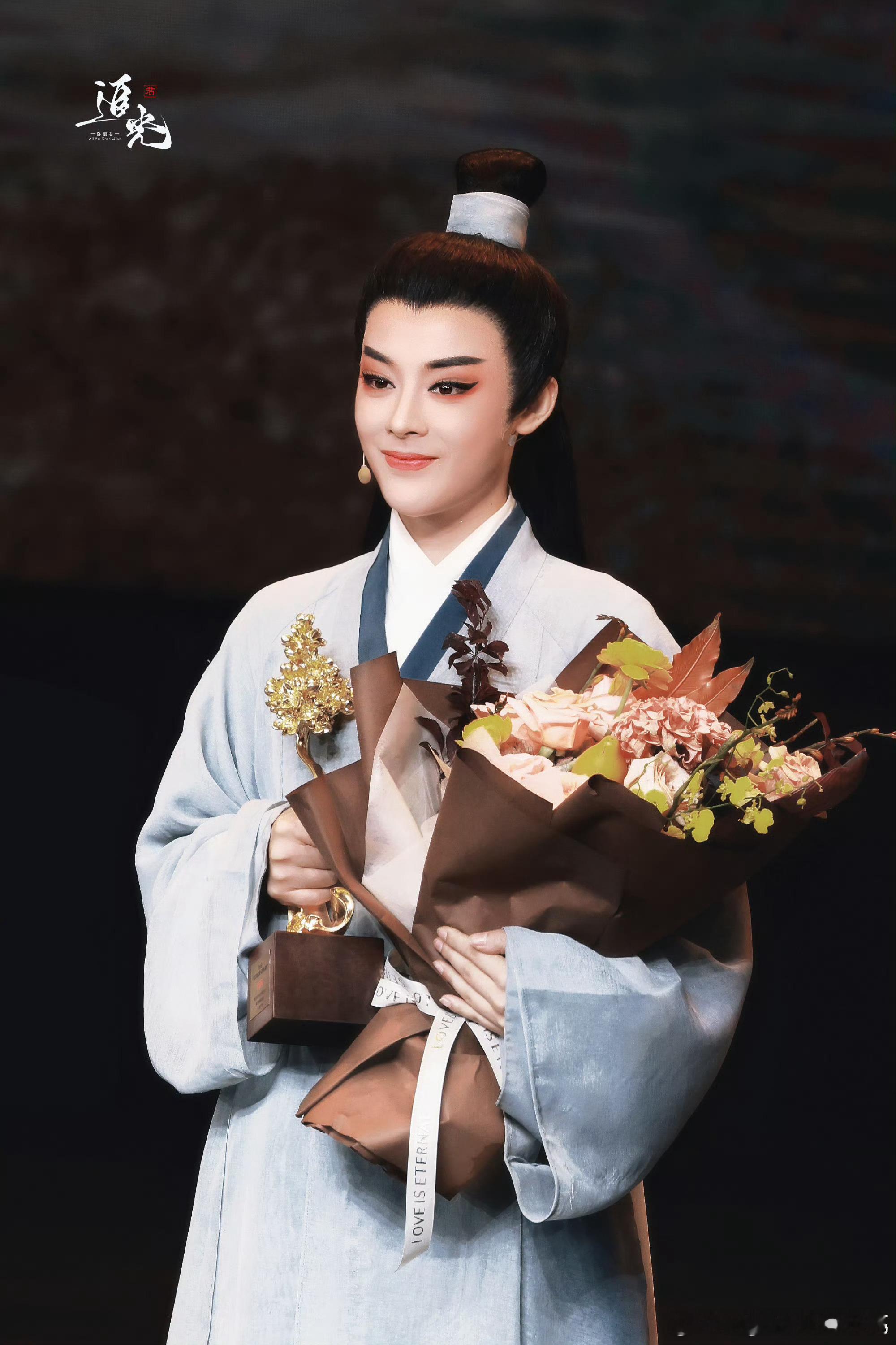 #陈丽君称金桂奖是对自己过去的总结#真为陈丽君老师高兴，荣获佳绩实至名归。始终坚