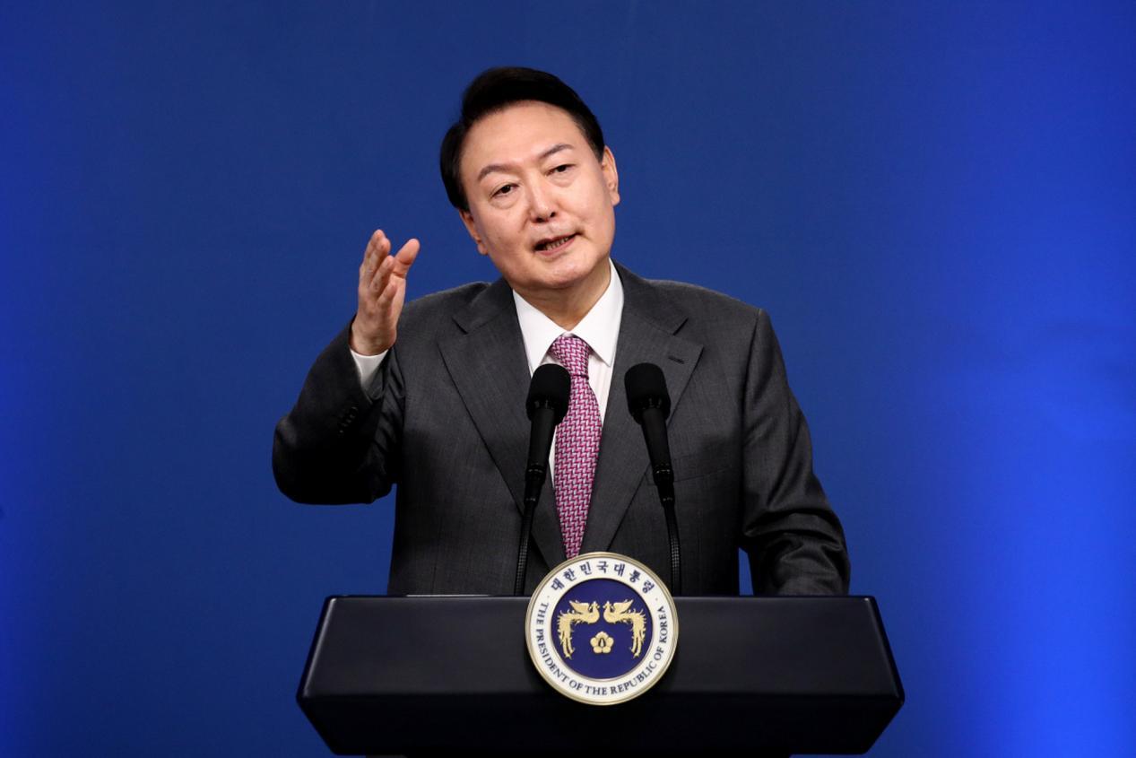 时隔六年，韩外长再访华，却称中国经济转型，给韩国带来严峻挑战。
 
随着世界经济