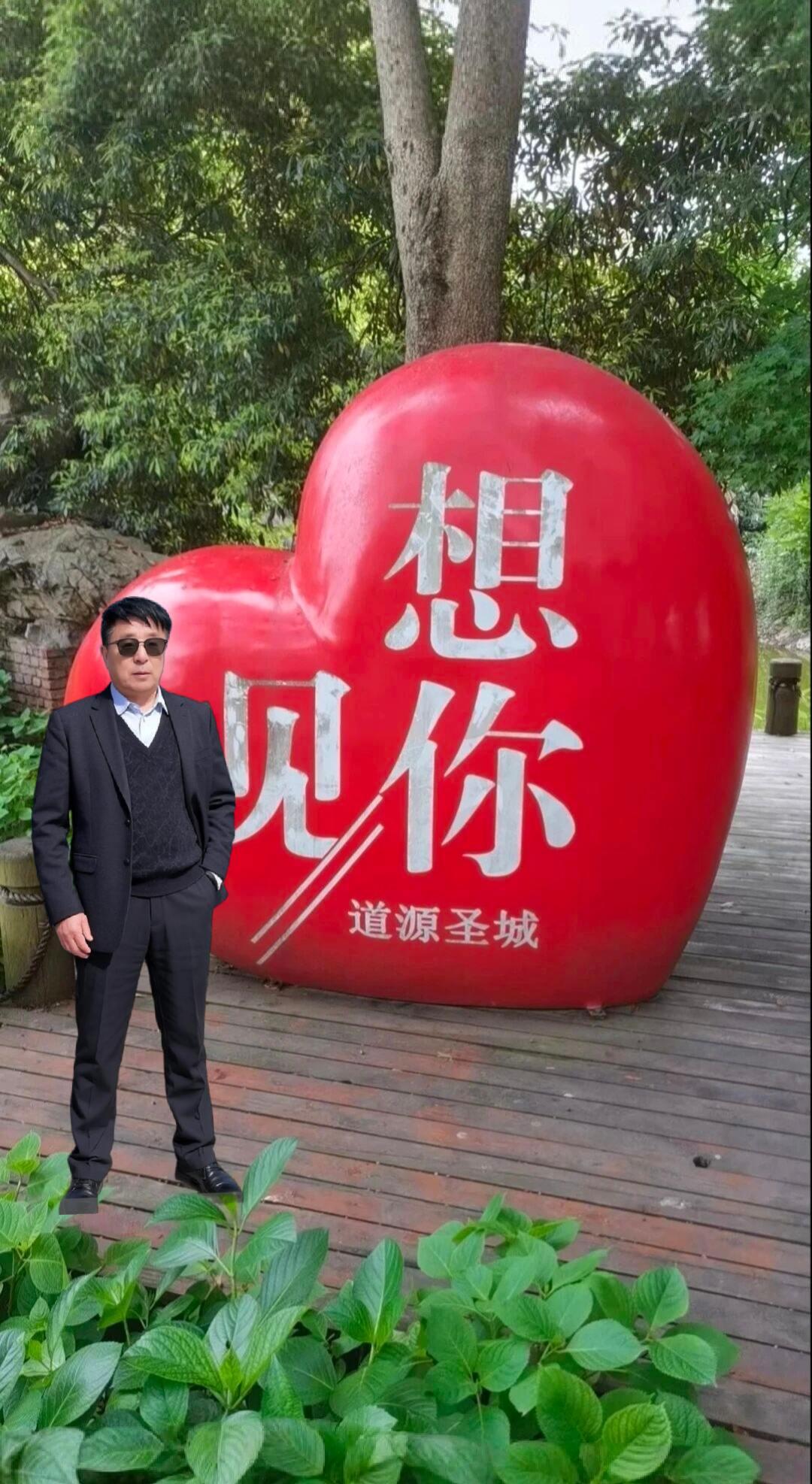 一首。拉着妹妹的手。往事在梦里走，献给大家一一