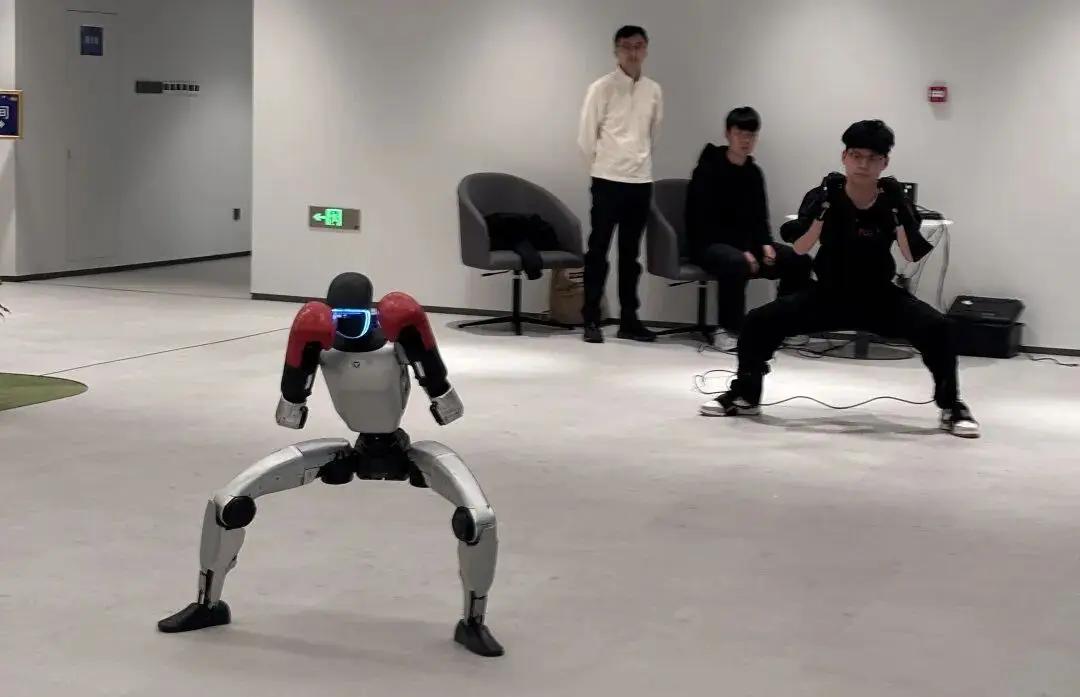 机器人的“修炼秘籍”：藏在产业园里的中国科技震撼

你敢信吗？机器人能精准复刻人