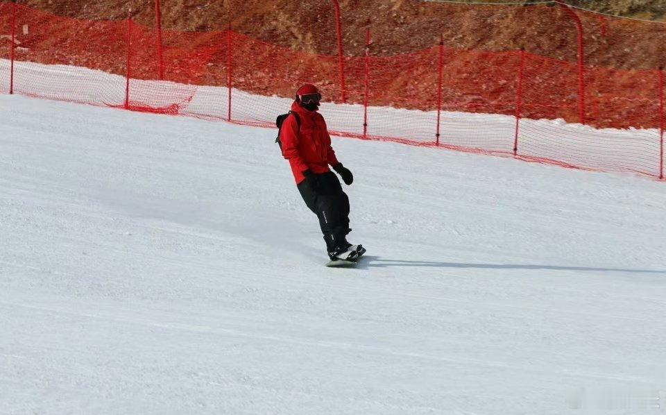 云南的冬天不止有暖阳！迪庆雪原正等你奔赴，滑雪板划过粉雪的瞬间，才懂什么是冬日限
